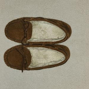 Womens suede fur lined slippers / moccasins.